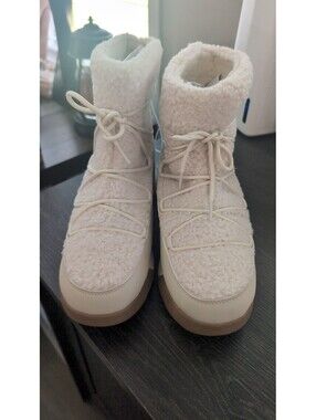 All in Motion Women's Cara Boots with a fuzzy faux-shearling upper size 10